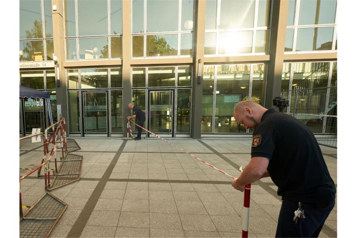 Im OLG Koblenz hat der Prozess gegen zwei Angeklagte begonnen, denen die Beteiligung an syrischer Staatsfolter vorgeworfen wird. Foto: Thomas Frey/dpa Pool/dpa