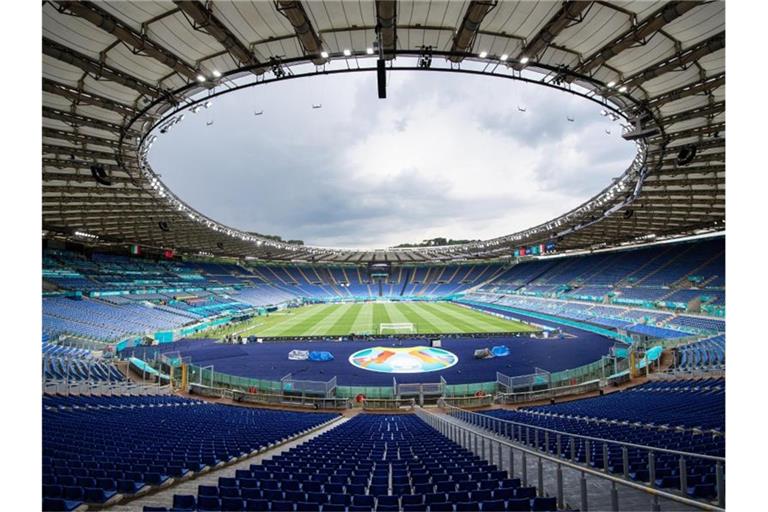 Im Olympiastadion von Rom eröffnen Italien und die Türkei die Fußball-EM. Foto: Matthias Balk/dpa