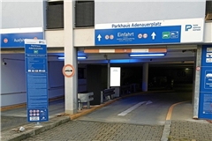 Im Parkhaus Adenauerplatz sind die Schranken bereits entfernt worden, das Ein- und Ausfahren ist somit ohne Ticket möglich. Foto: Parkservice Hüfner