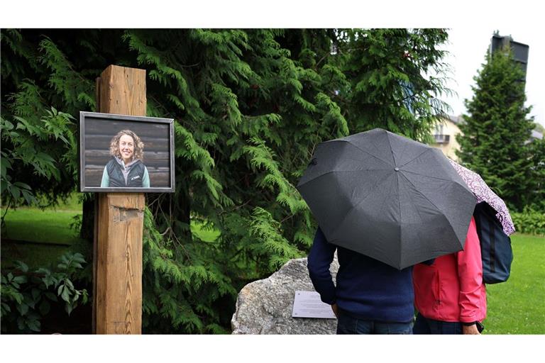 Im Partenkirchener Kurpark wurde schon ein temporärer Gedenkort eingerichtet.