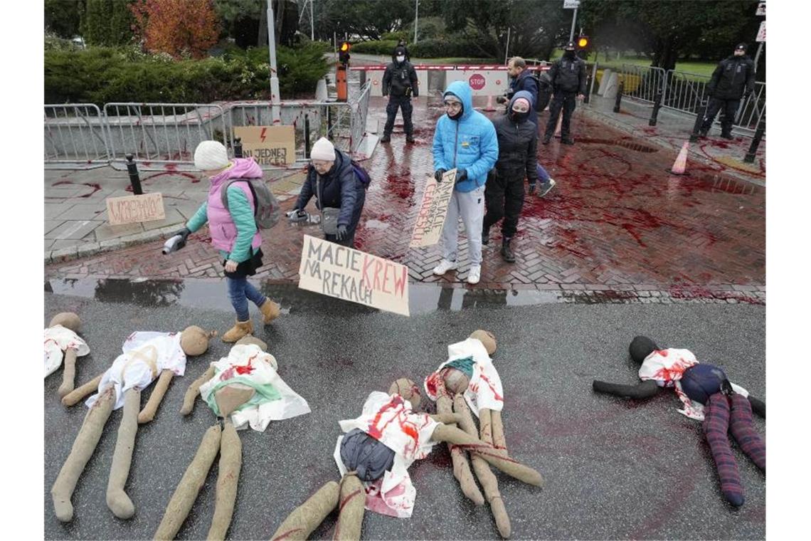 Polen: Ermittlungen nach Tod einer Schwangeren Im Polen gibt es immer wieder Proteste gegen das restriktive Abtreibungsgesetz. Foto: Czarek Sokolowski/AP/dpa