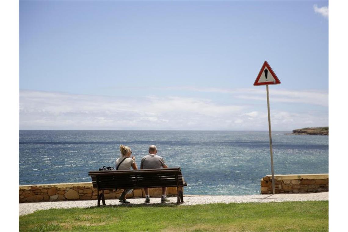 Fall Maddie: Erneut Hinweise nach „Aktenzeichen XY“ Im portugiesischen Praia da Luz ist Maddie verschwunden. Foto: Armando Franca/AP/dpa
