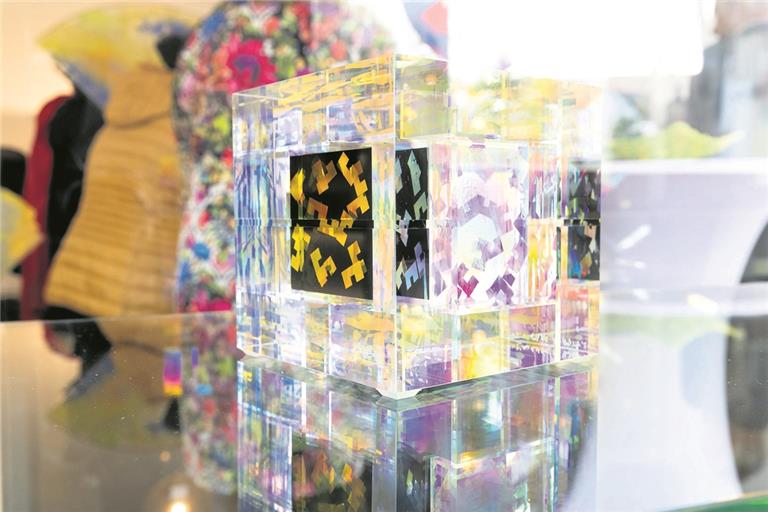 Im Rahmen der Sonderausstellung „Medium Glas“ sind die Werke von Susanne und Ulrich Precht im Glasmuseum ausgestellt.Foto: J. Fiedler