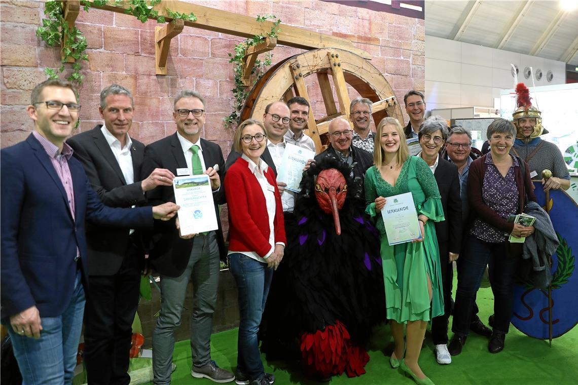 Im Rahmen der Urlaubsmesse CMT wurden die Urkunden der vier neu zertifizierten Premiumwanderwege im Schwäbischen Wald übergeben. Fotos: B. Büttner