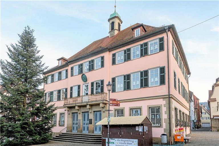 Im Rathaus steckt viel Zeitgeschichte. Man nimmt an, dass im damaligen Haus auch der Herzog einmal hätte absteigen können. Erst später rückte es als Rathaus im Sinne einer Bürgerschaft und demokratischen Stadtgesellschaft in den Fokus. Fotos: Stefan Bossow