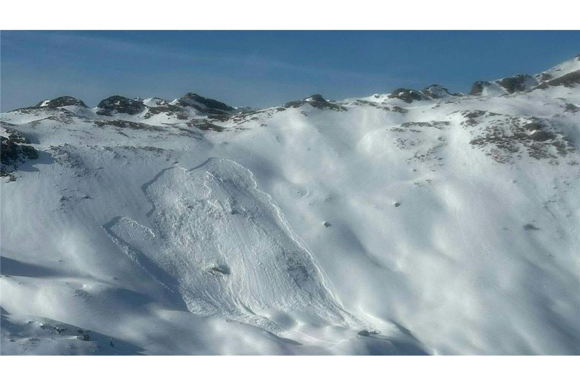 Im Raum Bad Hofgastein gab es einen Lawinenabgang - eine Frau starb in den Schneemassen.