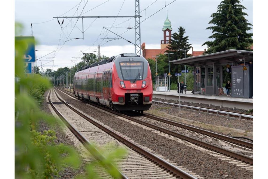 Im Regionalverkehr hat die Deutsche Bahn einen Marktanteil von zwei Dritteln - die restlichen Strecken fahren Konkurrenten. Foto: Soeren Stache