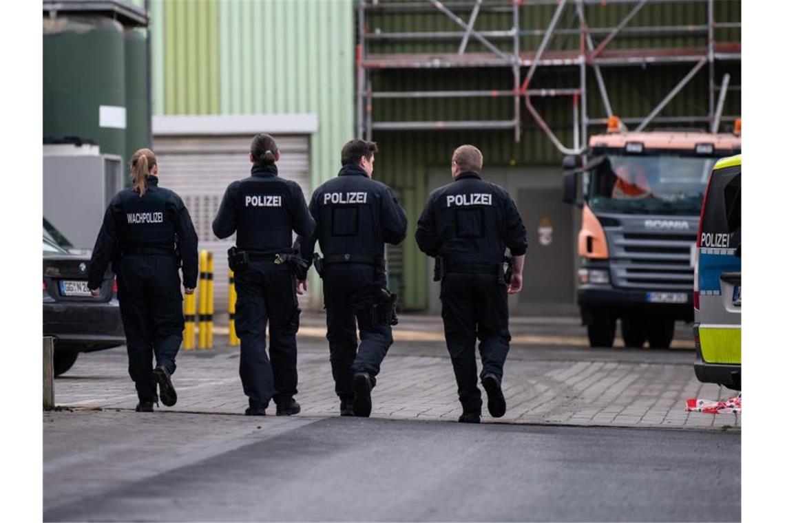 Im Rhein-Main-Deponiepark suchten die Ermittler in verbrannten Müllresten nach der Leiche einer Frau. Foto: Silas Stein/dpa