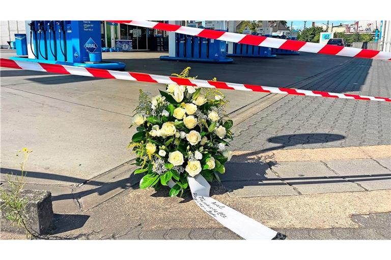 Im Saarland ist bei einer Gedenkfeier am Freitag des vor rund zwei Wochen in Völklingen erschossenen Polizisten gedacht worden. (Archivbild)