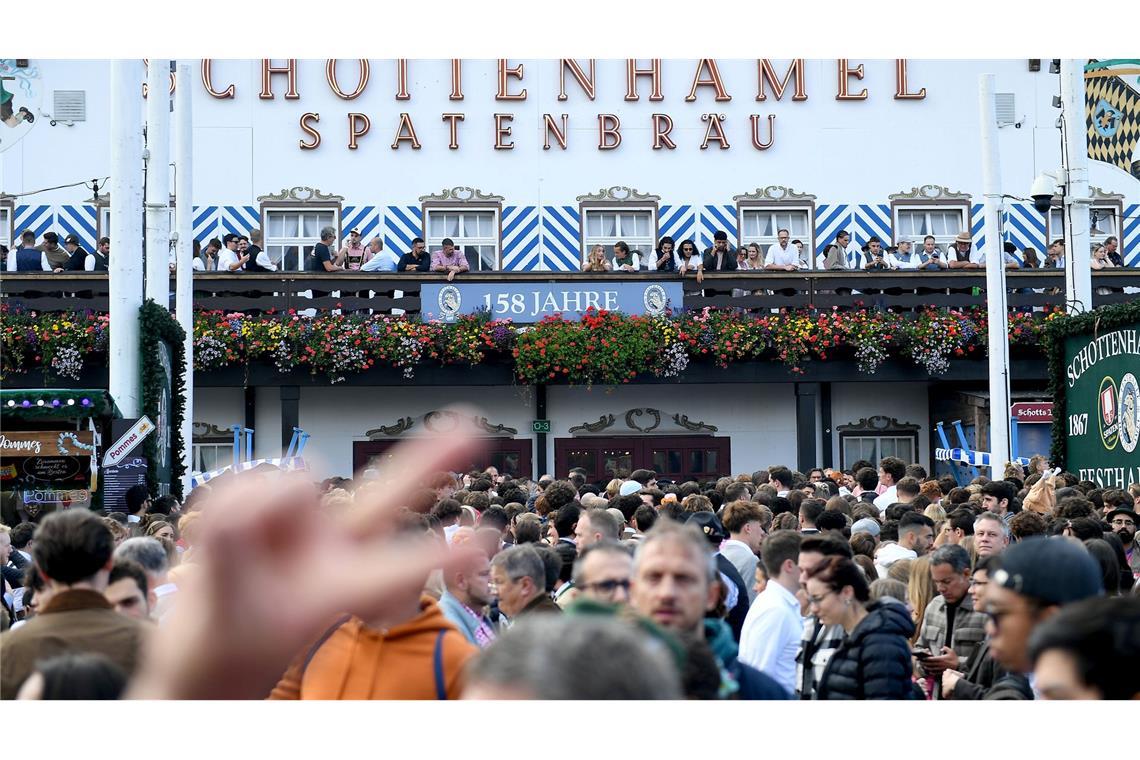 Im Schottenhamel wird traditionell das Oktoberfest eröffnet. (Archivbild)