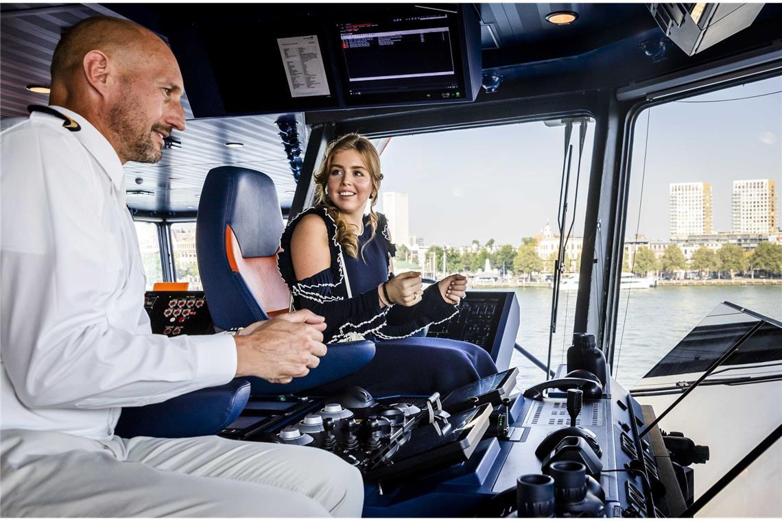 Im September 2023 unternimmt Alexia ihren ersten Arbeitsbesuch als erwachsenes Mitglied des königlichen Hauses, bei dem sie den nach ihr benannten Saugbagger "Vox Alexia" taufte.