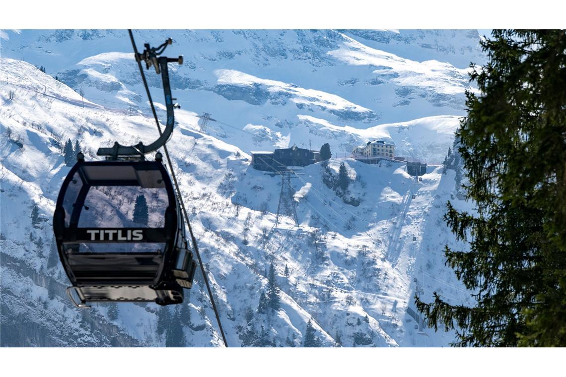 Skigondel in der Schweiz abgestürzt - eine Tote