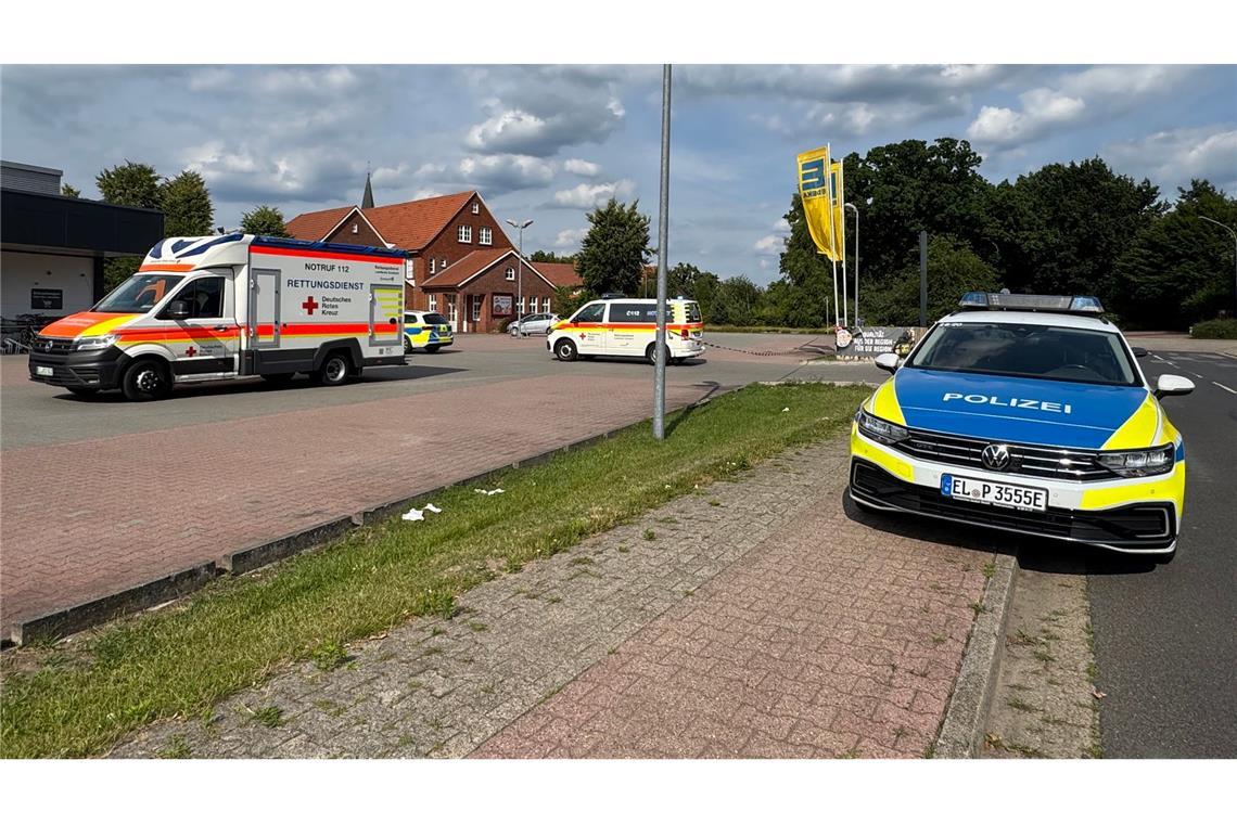 Mann im Emsland lebensgefährlich verletzt - Polizeieinsatz Im Stadtgebiet von Geeste lief nach der Gewalttat ein größerer Polizeieinsatz.