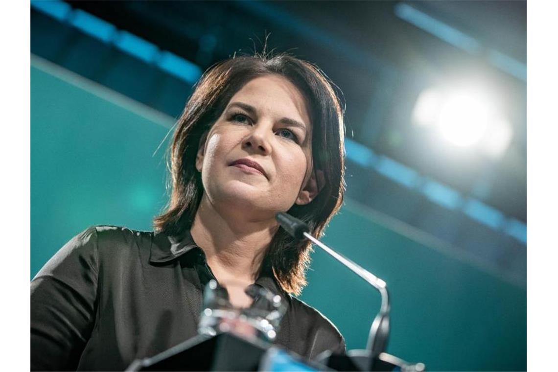 Kontroverse um Klimaschutz - Umweltverbände mahnen Parteien Im Streit um höhere Benzinpreise und den Klimaschutz sieht sich die designierte Grünen-Kanzlerkandidatin Annalena Baerbock anhaltender Kritik ausgesetzt. Foto: Michael Kappeler/dpa