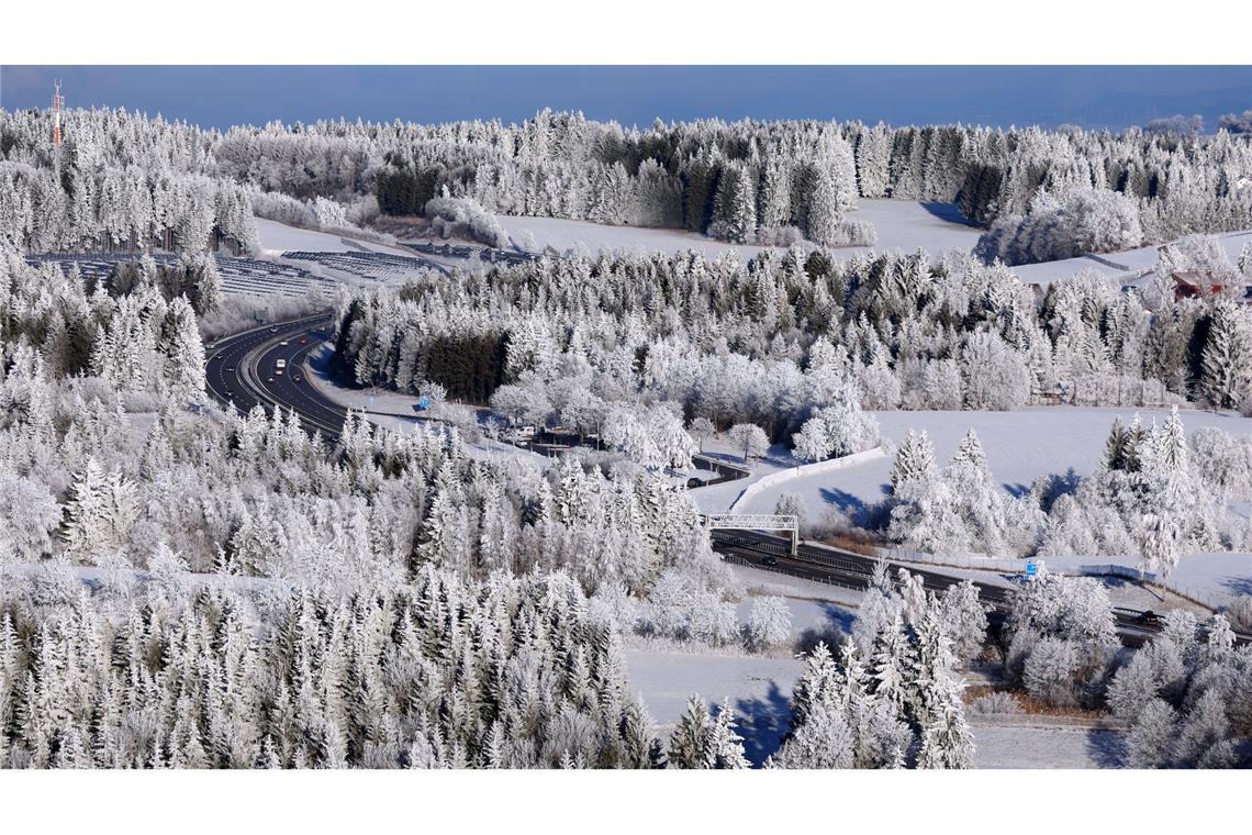 Im Tagesverlauf kommt an vielen Orten die Sonne raus.