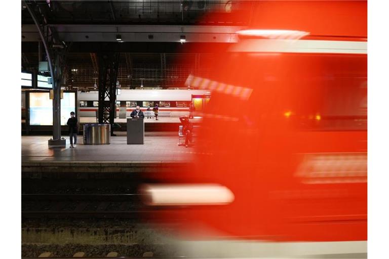 Im Tarifkonflikt bei der Deutschen Bahn scheinen die Verhandlungen Fortschritte gemacht zu haben. Foto: Oliver Berg/dpa
