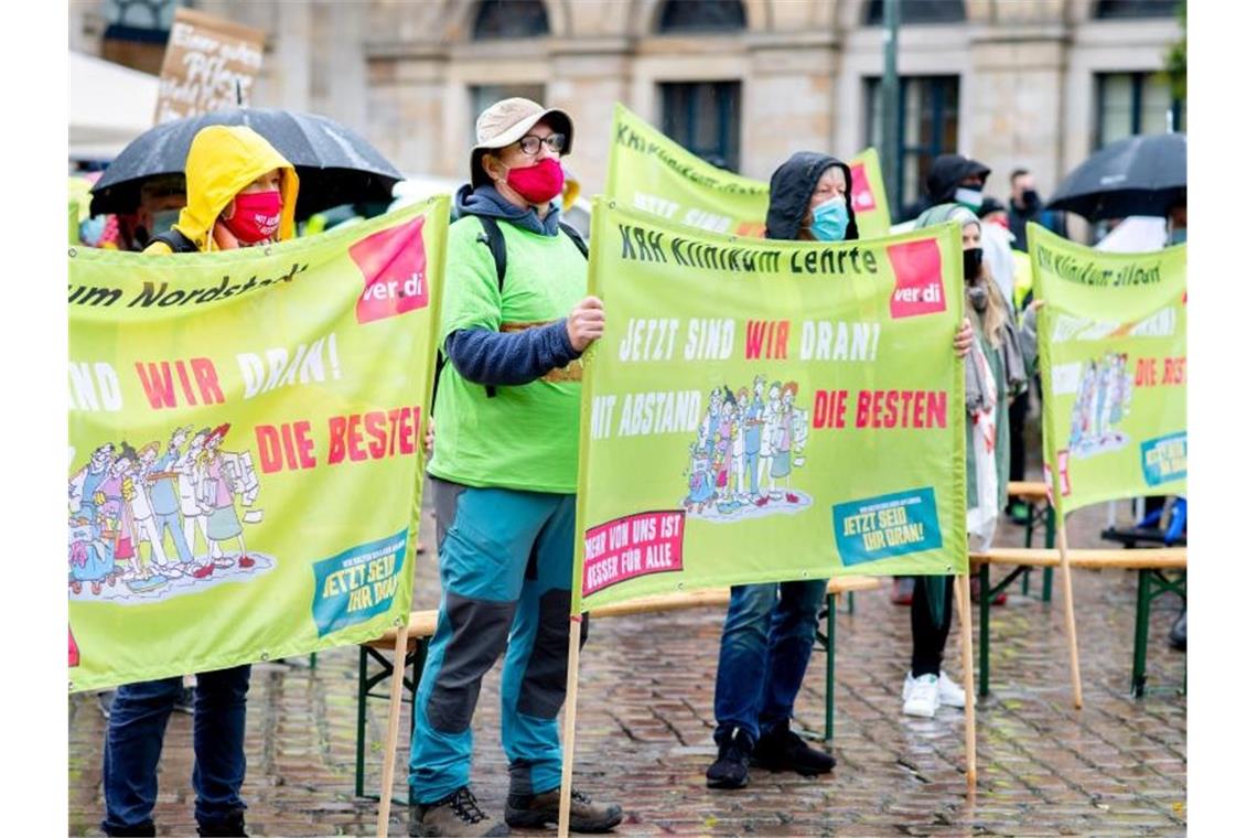 Im Tarifstreit versuchen die Beschäftigten im öffentlichen Dienst den Druck aufrecht zu erhalten. Foto: Hauke-Christian Dittrich/dpa