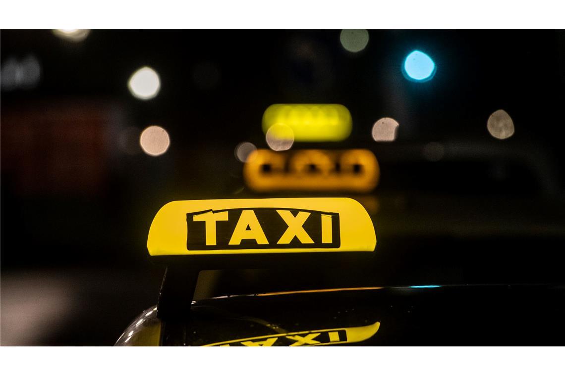 Im Taxi-Gewerbe herrscht ein harter Wettbewerb, angefeuert auch durch die vielen Mietwagen-Vermittlungen, die oft günstigere Fahrten anbieten können. (Symbolbild)