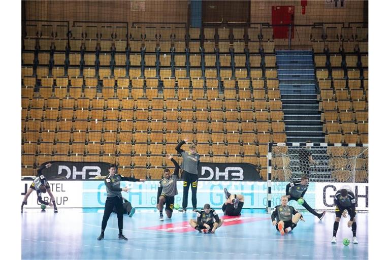 Im Team herrsche laut DHB-Sportvorstand vor der Handabll-EM eine „gute Stimmung“. Foto: Sebastian Gollnow/dpa