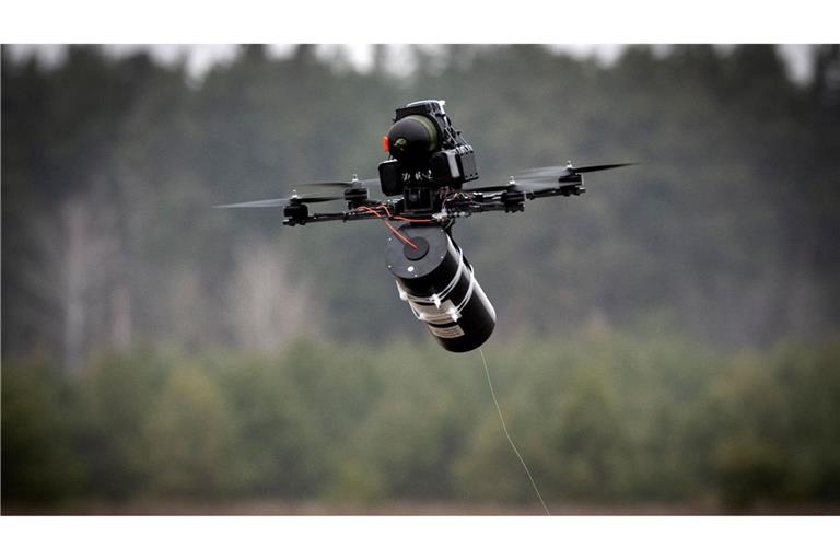 Im Ukraine-Krieg beobachten kleine Drohnen ständig das gesamte Gefechtsfeld. (Archivbild)