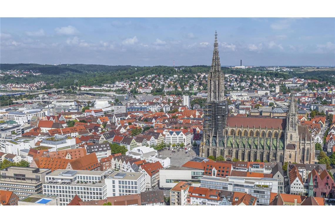 Ulmer Münster vom Blitz getroffen – Umfang der Schäden unklar Im Ulmer Münster ist ein Blitz eingeschlagen (Archivbild).