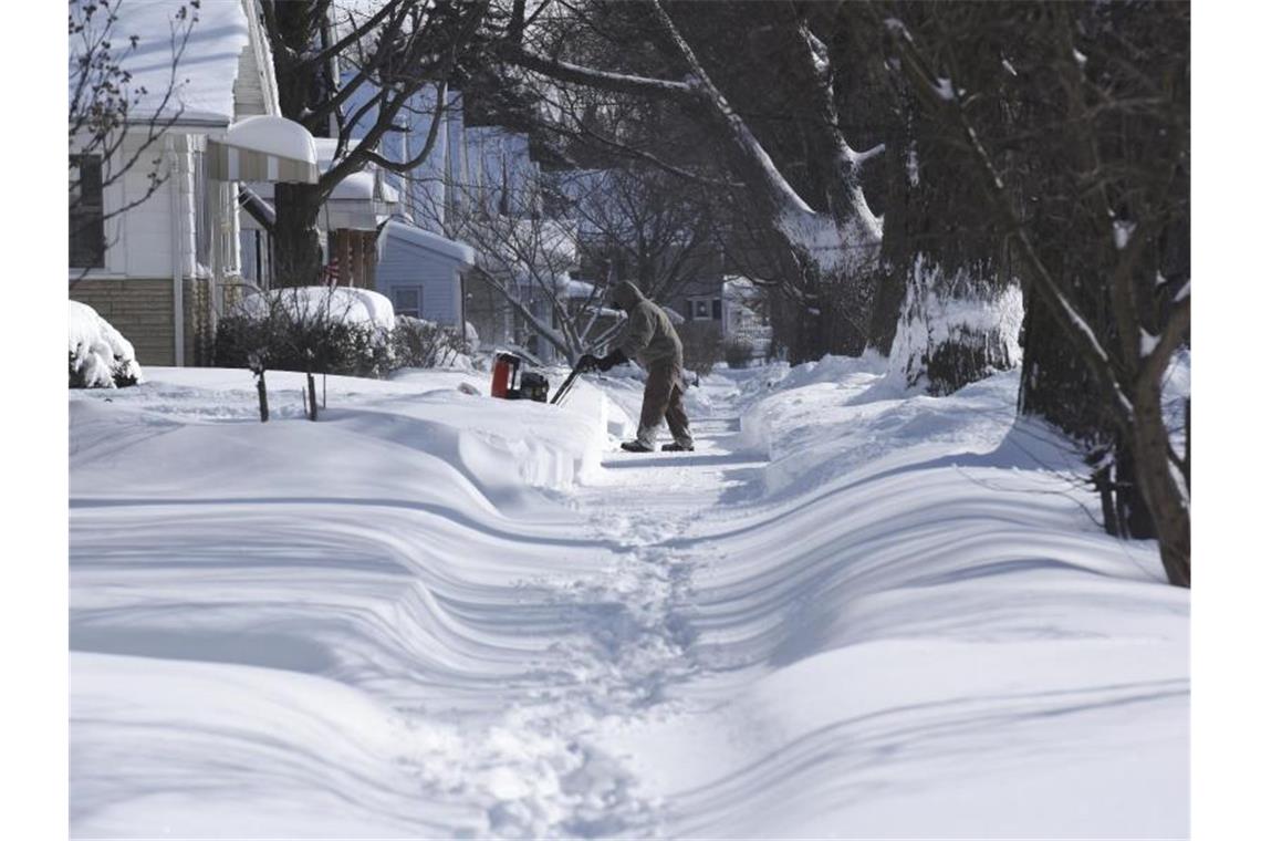 USA: Millionen weiter ohne Strom und mehrere Tote Im US-Bundesstaat Michigan hat ein Wintersturm mehrere Zentimeter Neuschnee gebracht. Foto: Don Campbell/The Herald-Palladium/AP/dpa