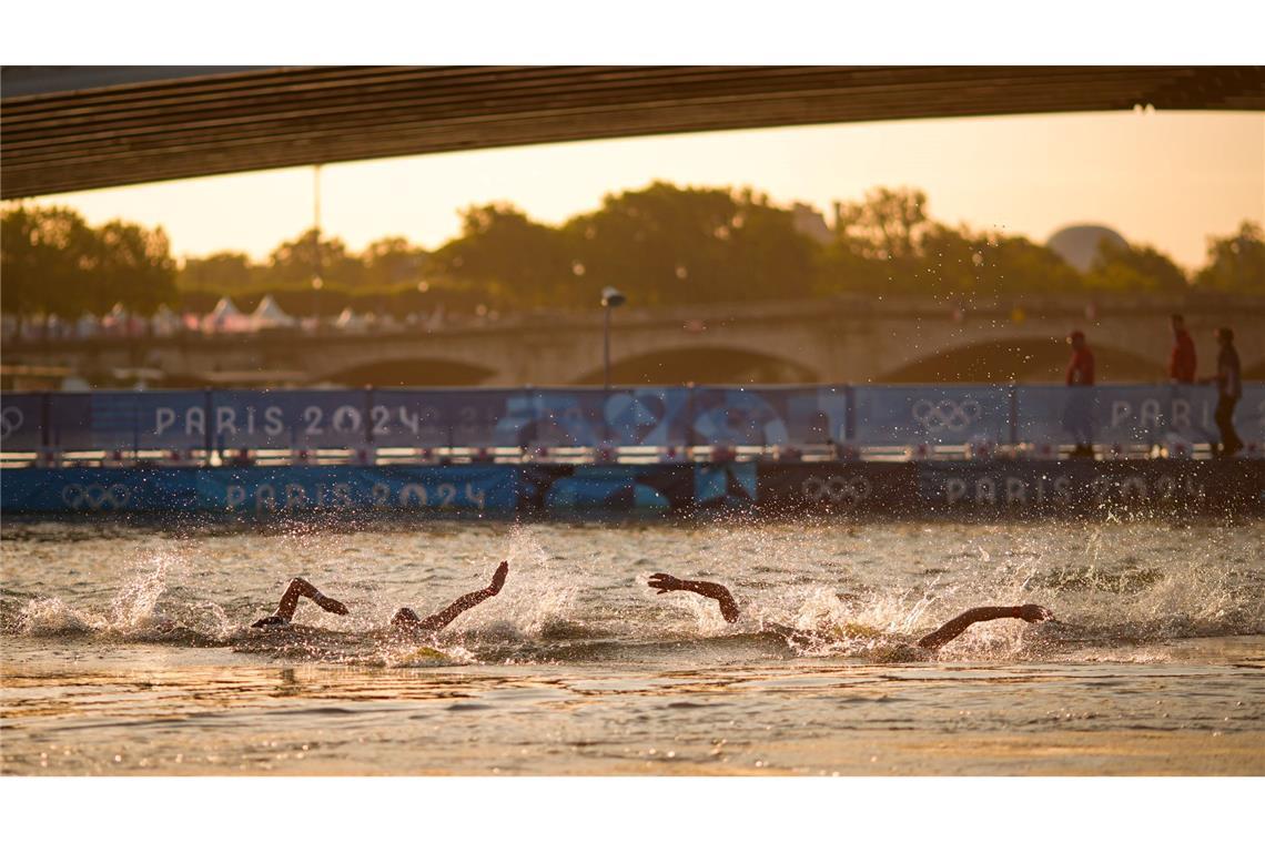 Pariser können wieder in der Seine Schwimmen Im vergangenen Jahr während der Olympischen Spiele schwammen bereits Wassersportler in der Seine (Archivbild).