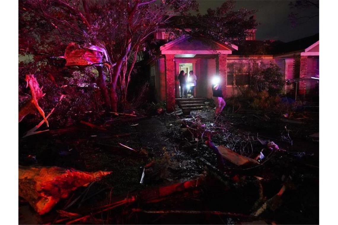 Tornado wütet bei New Orleans Im Viertel Arabi hat der Tornado schwere Schäden verursacht. Foto: Gerald Herbert/AP/dpa