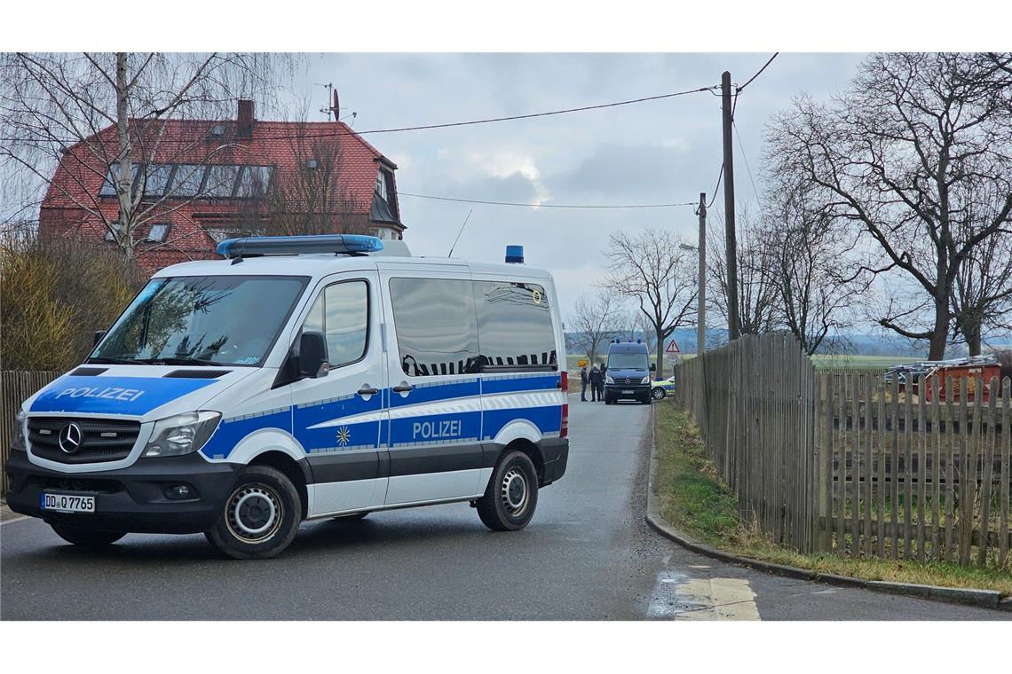 Leichenfunde im Vogtland: Mann soll Kinder getötet haben Im Vogtland sind drei Leichen gefunden worden, die Umstände sind noch unklar.