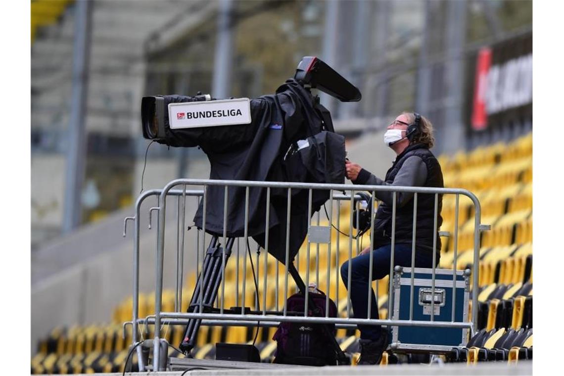 Ist die „Sportschau“ im TV-Rechtepoker in Gefahr? Im von der DFL ausgeschriebenen Paket I geht es um die zeitnahe Highlight-Berichterstattung ohne Zusatzkosten. Foto: Robert Michael/dpa-Pool/dpa