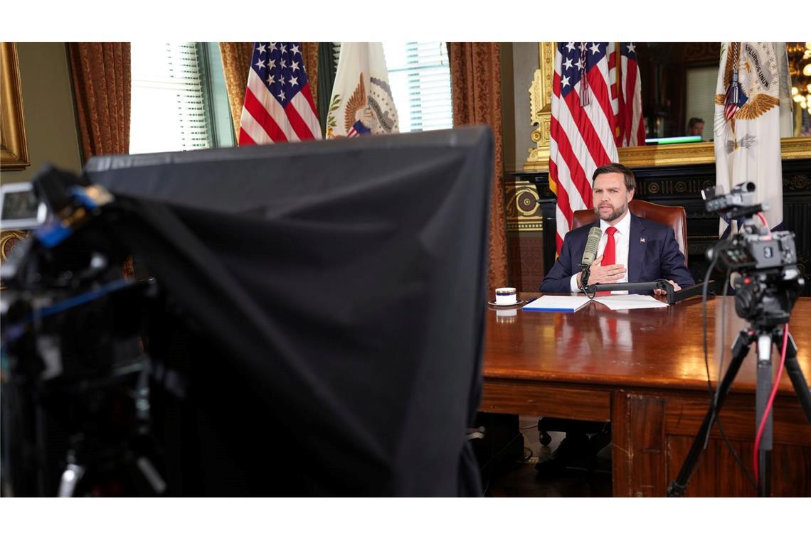 Im von Vance moderierten Podcast wurde Kirks Vermächtnis stark religiös gerahmt.