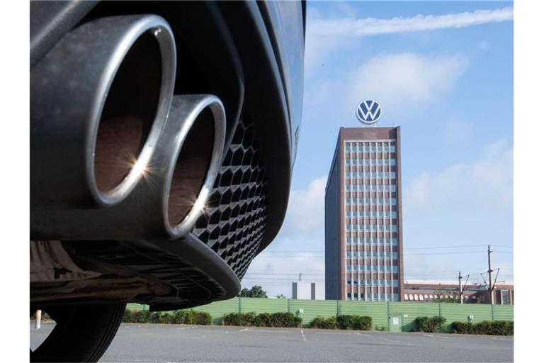 Im VW-Abgasskandal hat ein weiterer Ingenieur die Hauptverantwortung von sich gewiesen. Foto: Julian Stratenschulte/dpa