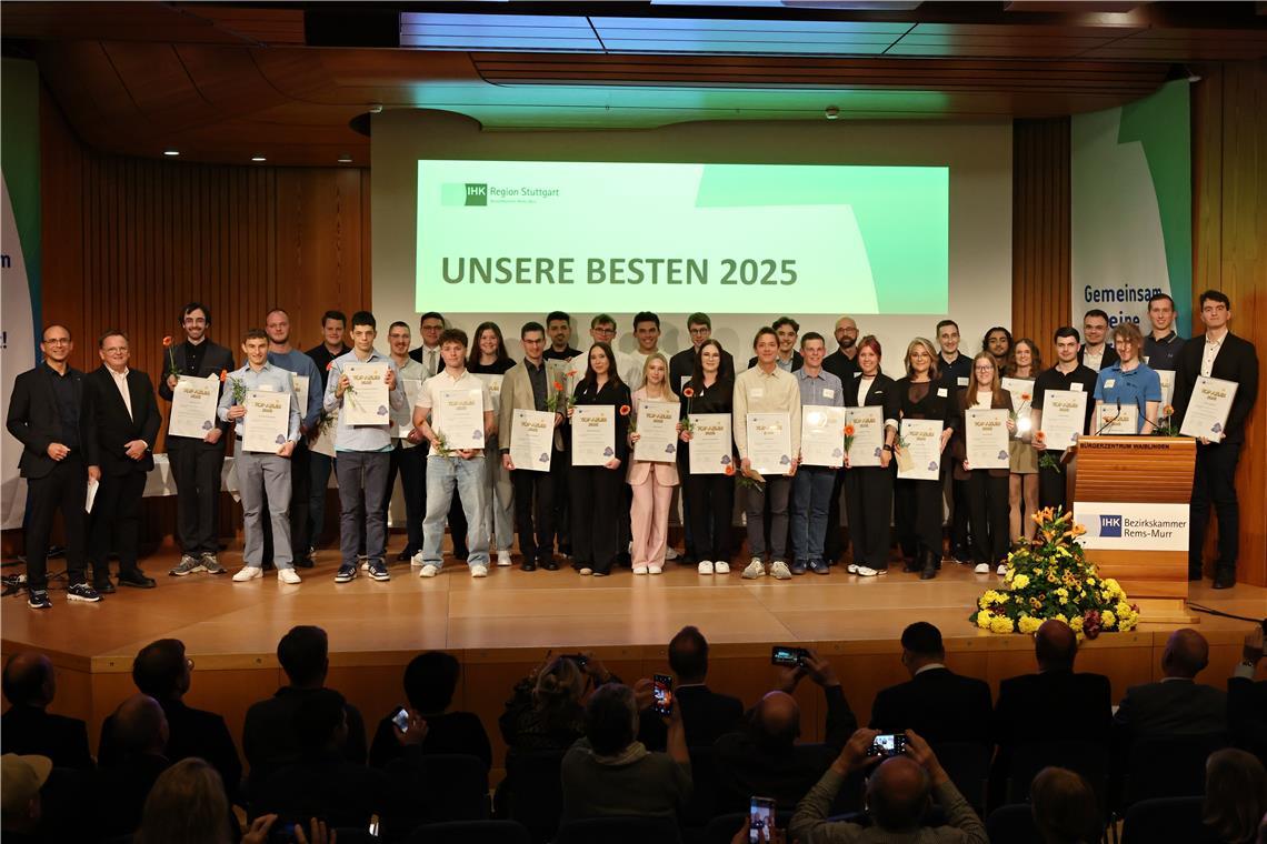 Im Waiblinger Bürgerzentrum sind die Ausgezeichneten geehrt worden. Foto: IHK-Bezirkskammer Rems-Murr/Gabriel Habermann