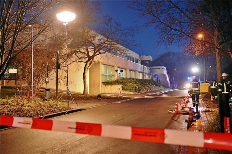 Im Waiblinger Hallenbad ist am frühen Morgen Chlorgas ausgetreten. Foto: 7aktuell/K. Lermer