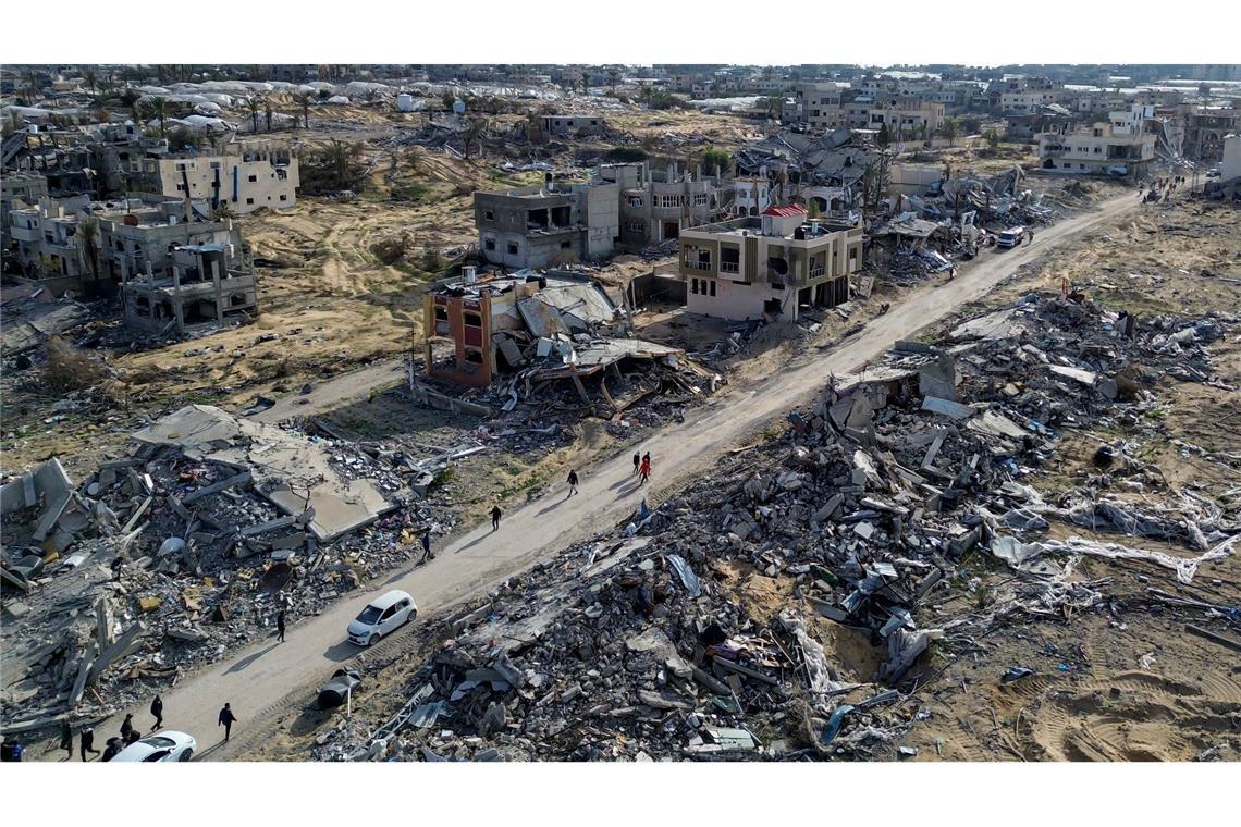 Erste Gaza-Geiseln frei - Israel entlässt Häftlinge Im weitgehend verwüsteten Gazastreifen hat nach mehr als 15 Monaten Krieg eine Waffenruhe begonnen.