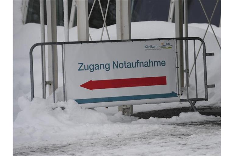 Im Winter führen Schnee und Glatteis zu höherer Auslastung der Notaufnahmen. Foto: Angelika Warmuth/dpa/Symbolbild