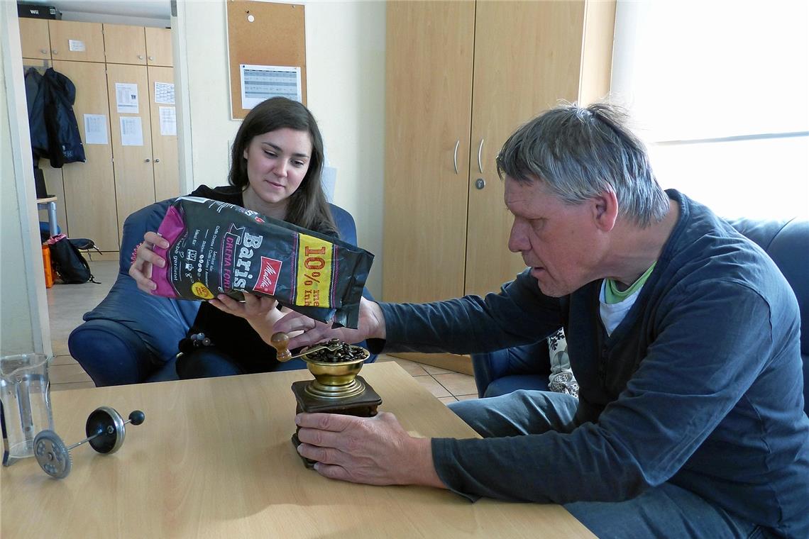 In den Wohngruppen arbeiten Helden der Krise Im Wohngruppenalltag werden neue Ideen der Beschäftigung ausprobiert. Foto: M. Knödler