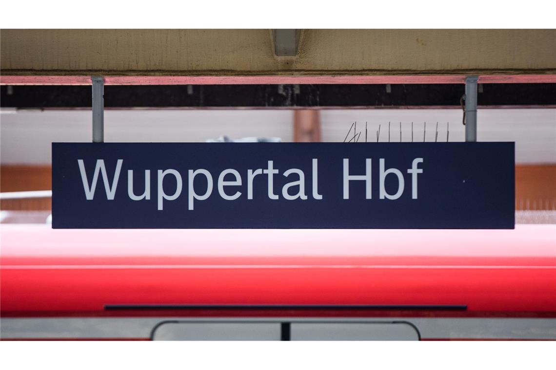 Im Wuppertaler Hauptbahnhof halten während der fünfmonatigen Bauphase überhaupt keine Fernzüge. (Archivbild)