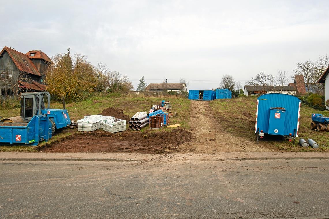 Wer bekommt einen Bauplatz? Im zentral im Hauptort Althütte gelegenen Baugebiet „Schillerstraße“, das auch an die Hauptstraße grenzt (im Vordergrund), werden vier Bauplätze entstehen. Foto: A. Becher