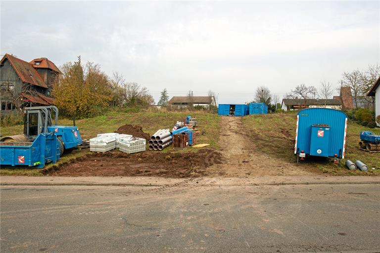 Im zentral im Hauptort Althütte gelegenen Baugebiet „Schillerstraße“, das auch an die Hauptstraße grenzt (im Vordergrund), werden vier Bauplätze entstehen. Foto: A. Becher