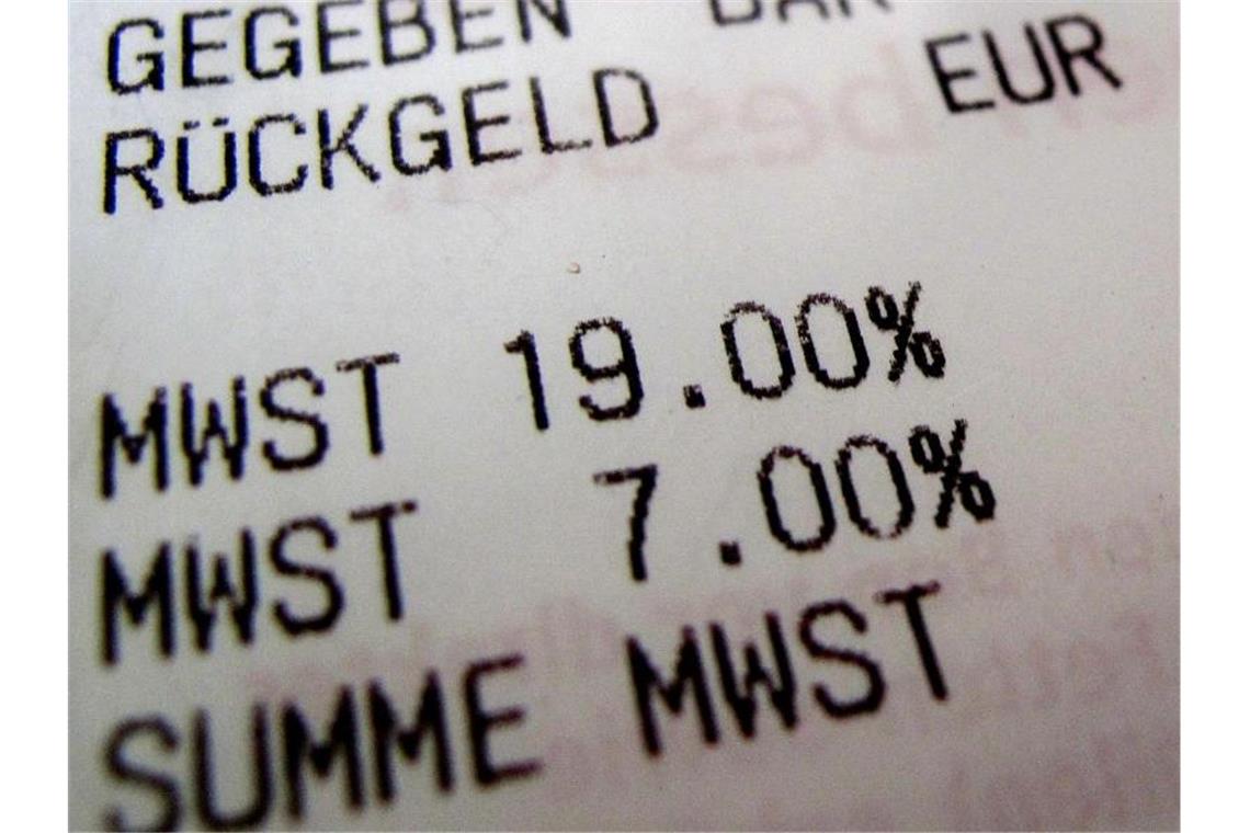 Mehrwertsteuer: SPD-Fraktionschef trotzt der Kanzlerin Im Zuge des Konjunkturpakets wird temporär auch die Mehrwertsteuer gesenkt. Foto: picture alliance / dpa