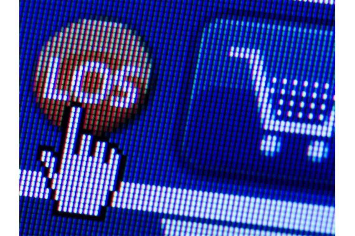 Mehr Schutz von Verbrauchern bei Online-Handel notwendig Im Zusammenhang mit Online-Marktplätzen berichteten Verbraucher auch von Problemen mit der Zahlungsabwicklung und ungerechtfertigten Inkasso-Forderungen. Foto: Arno Burgi/zb/dpa