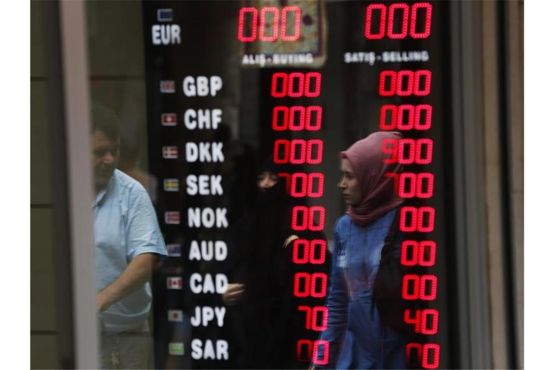 Türkische Wirtschaft wächst im Frühjahr stärker als erwartet Im zweiten Halbjahr 2018 war die türkische Wirtschaft in eine Rezession gerutscht, der Kurs der Lira brach dramatisch ein. Foto: Lefteris Pitarakis/AP