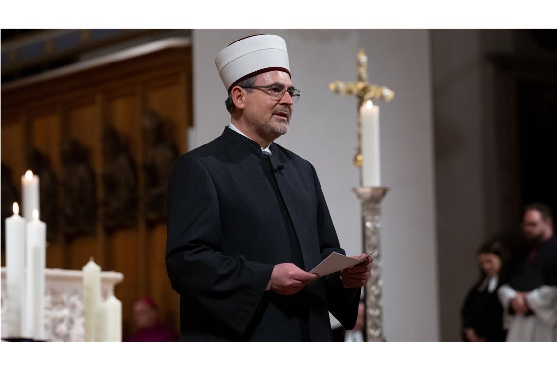 Imam spricht bei Gottesdienst Mitgefühl der Muslime aus Imam Benjamin Idriz sprach im Namen der muslimischen und afghanischen Gemeinden den Opfern Mitgefühl und Solidarität aus.