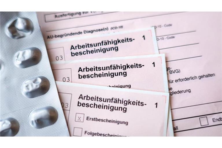 Immer gleich zum Arzt? Das Attest ab dem ersten Tag bleibt umstritten.