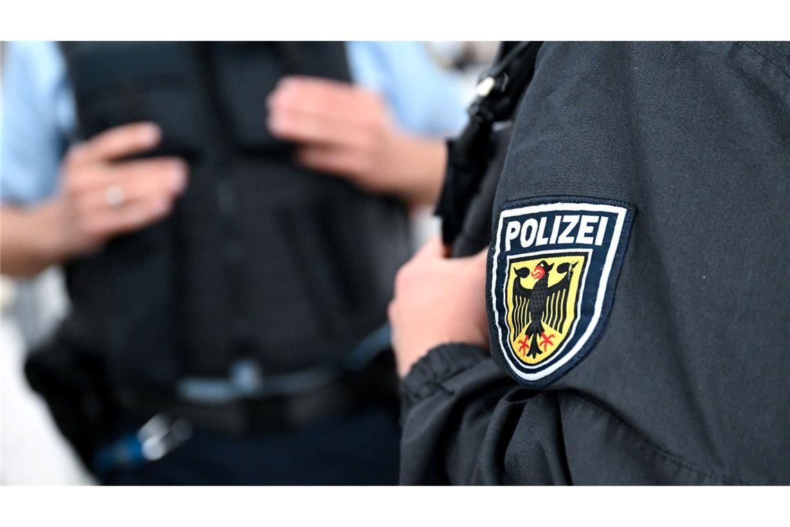Mehr Straftaten gegen Bahnmitarbeiter und Bundespolizei Immer häufiger gehen Straftaten gegen Bundespolizisten in die Statistik ein. (Symbolbild)