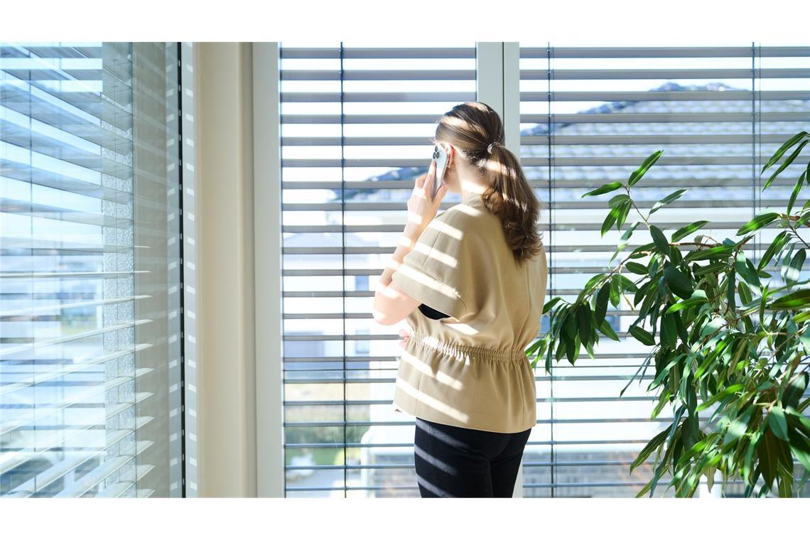 Immer mehr Arbeitnehmerinnen und Arbeitnehmer erhalten ein Diensthandy.