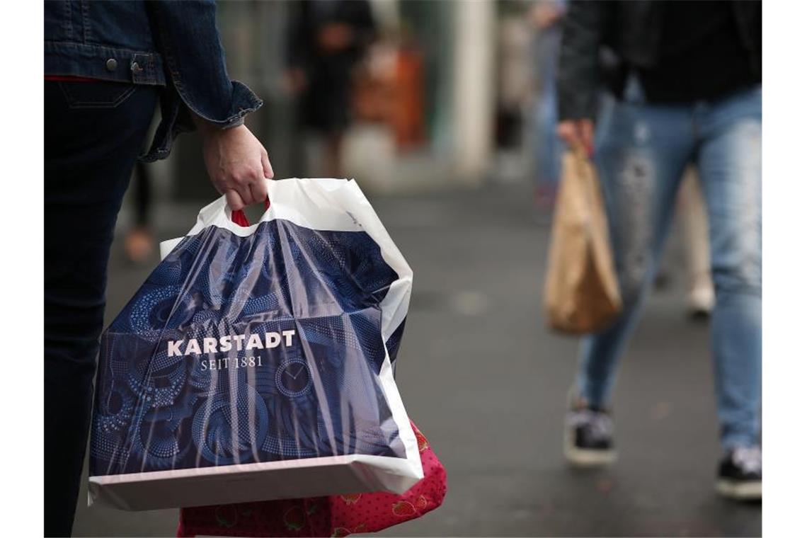 Immer mehr Händler in Deutschland verbannen die Plastiktüte aus ihren Geschäften. Foto: Oliver Berg