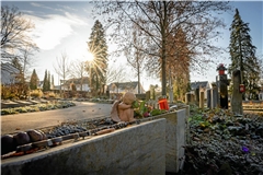 Immer mehr Menschen entscheiden sich für die Feuerbestattung. Die anschließende Wahl der Urnengräber wird immer individueller – auch auf dem Backnanger Stadtfriedhof. Foto: Alexander Becher