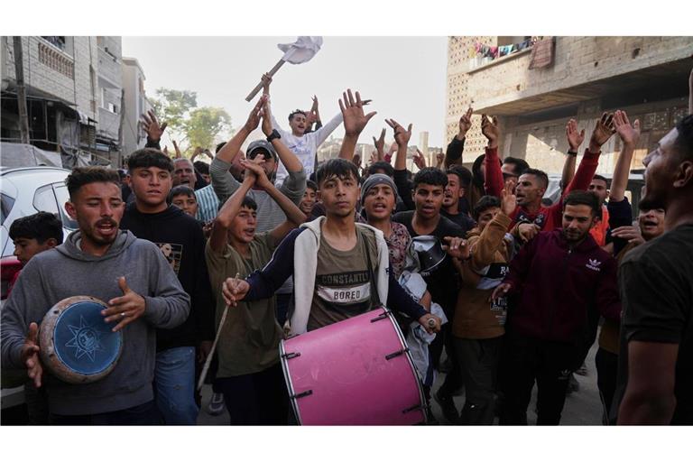 Immer mehr Palästinenser protestieren im Gazastreifen gegen den Krieg.